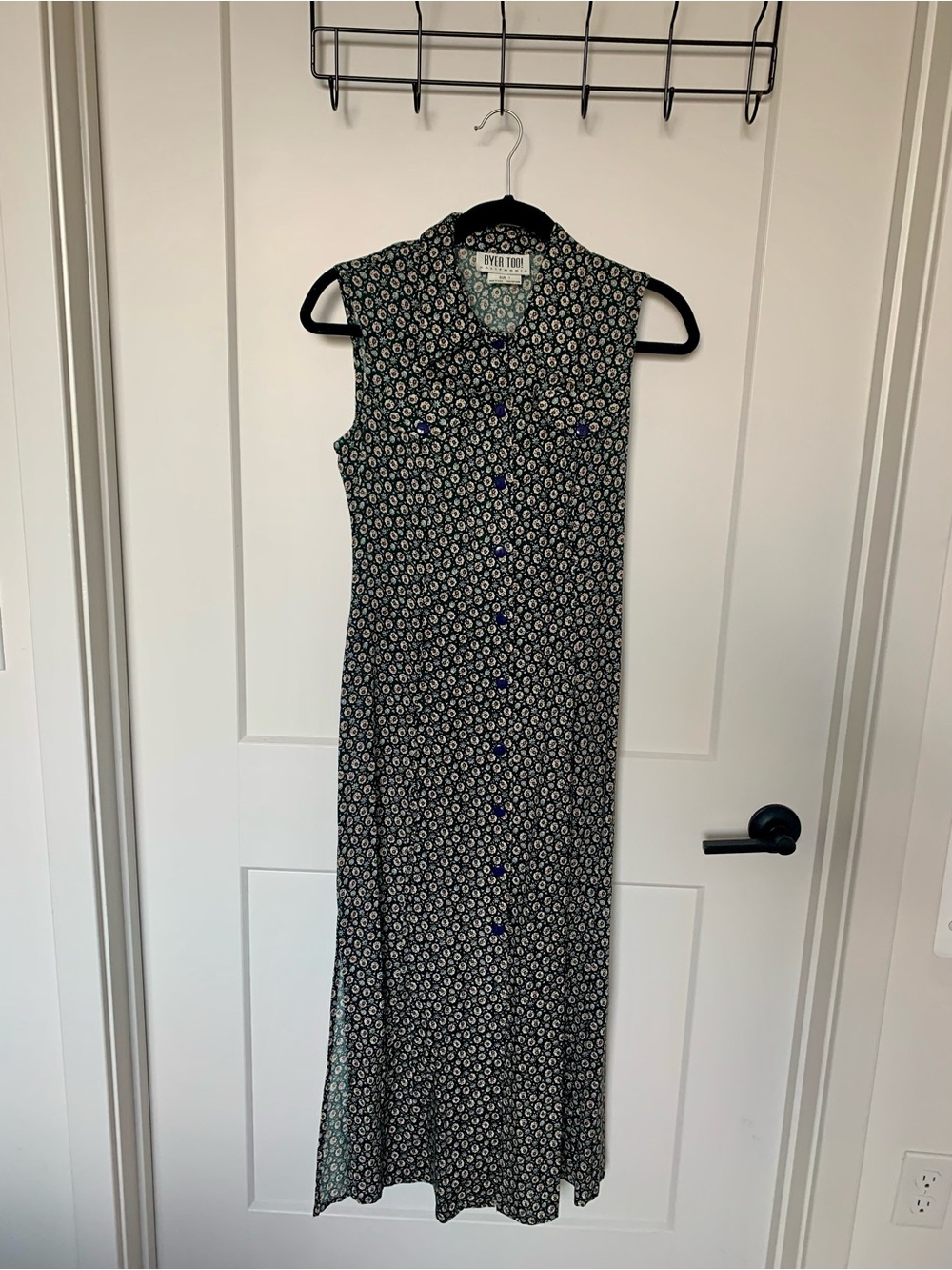 Byer Too Drak Green Sleeveless Floral Button-Front Maxi Dress